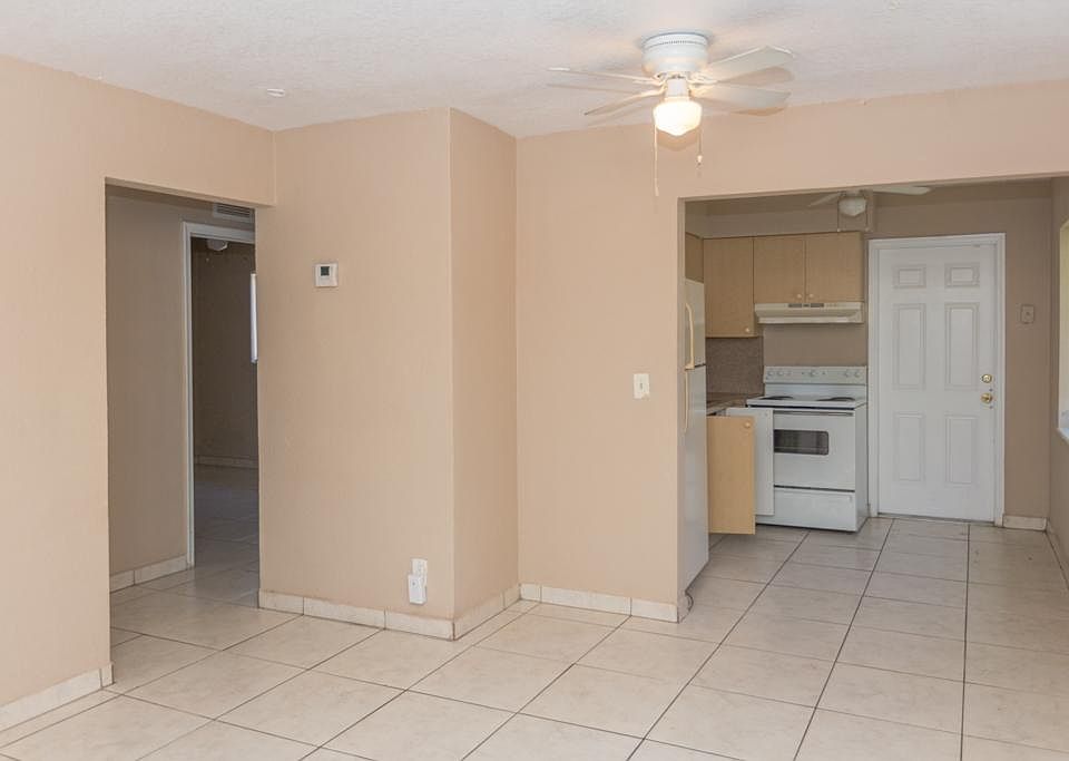 Living/dining area