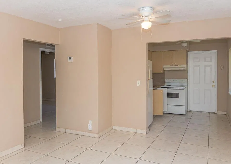 Living/dining area