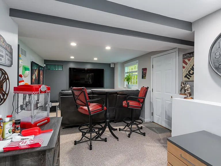 39 Robertson Dr — Photo 31