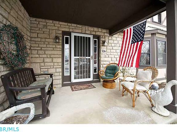 2nd image of 526 Chestnut Ave