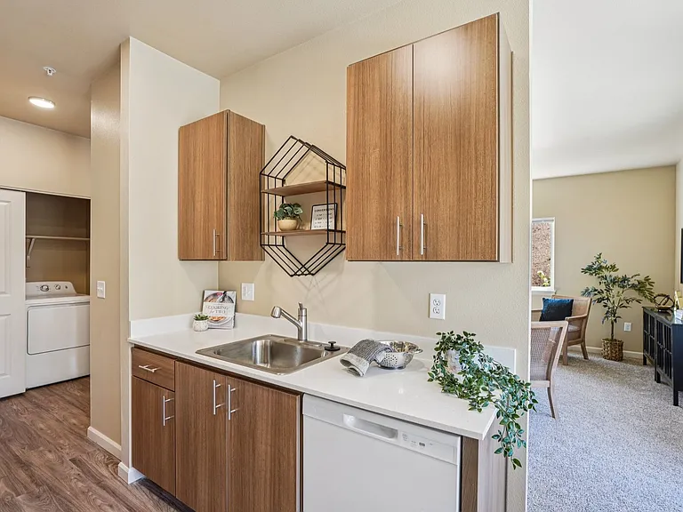 LIBERTY CREST APARTMENTS — Photo 20