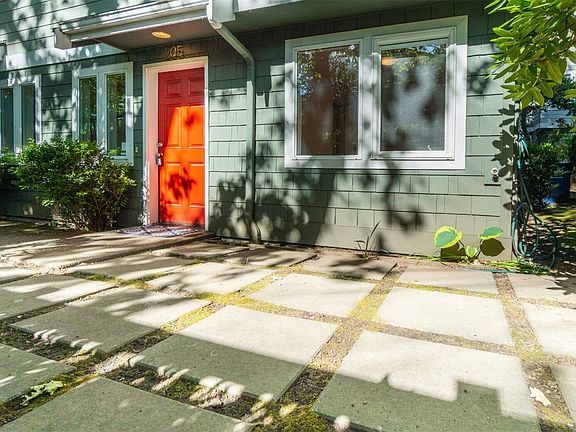 4th image of 205 27th Avenue S #205