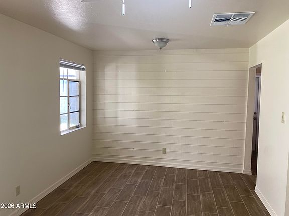 4th image of 3207 E Medlock Dr