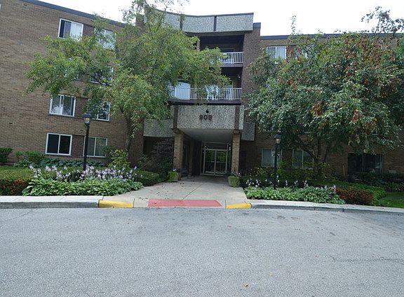 2nd image of 909 E Kenilworth Ave Unit 418