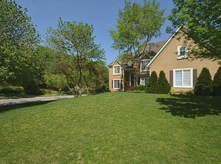 8111 NW Lakeview Dr, Parkville, MO 64152