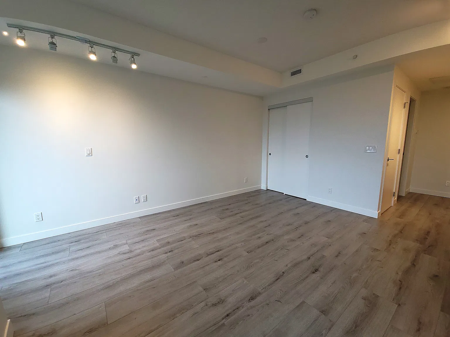 Studio, 390 sqft, $1,500 — Photo 4
