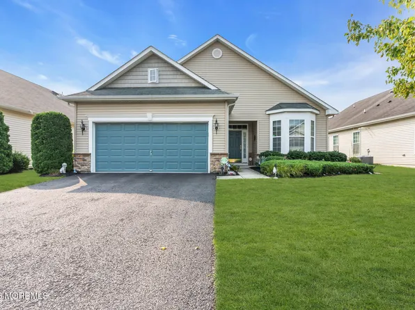 44 Eagle Ridge Circle, Lakewood, NJ 08701