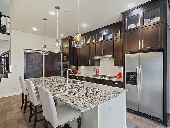 4th image of 15509 Bluffdale Dr