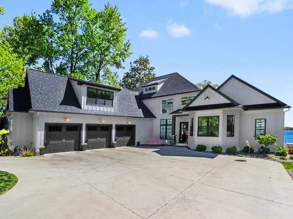 4630 E Gull Lake Dr #A, Hickory Corners, MI 49060