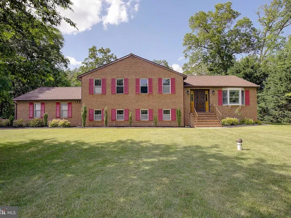 1398 Hurlock Ln, Pasadena, MD 21122