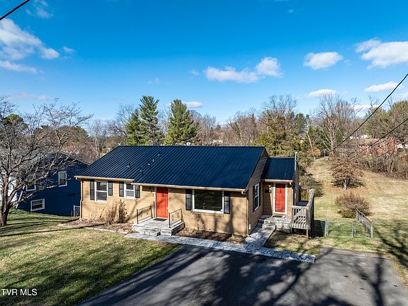 5th image of 913 Lake Dr