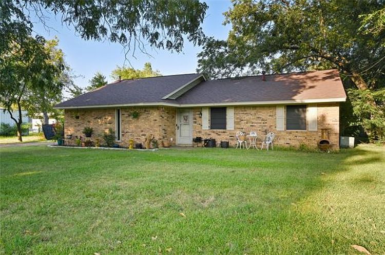 107 S Main St, Ector, TX 75439 | Zillow