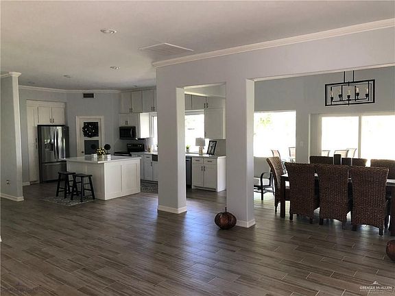 4th image of 819 Lion Lake Dr S