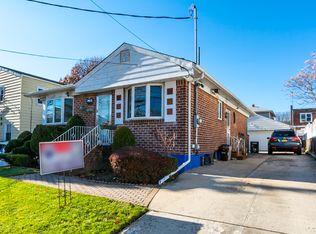 6932 166th St, Fresh Meadows, NY 11365