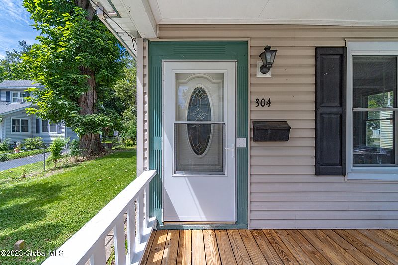 5th image of 304 S Ten Broeck Street
