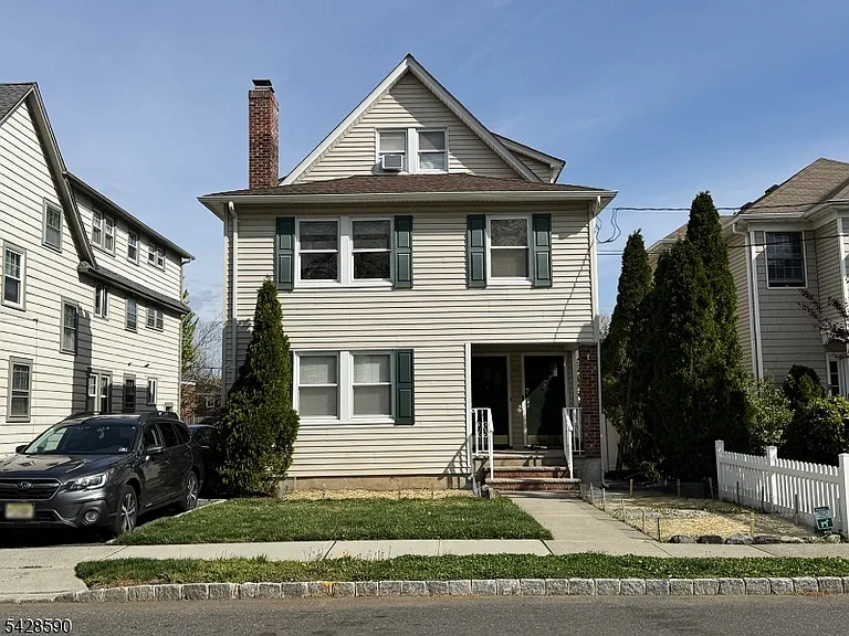15 Edgar St #A — Photo 1