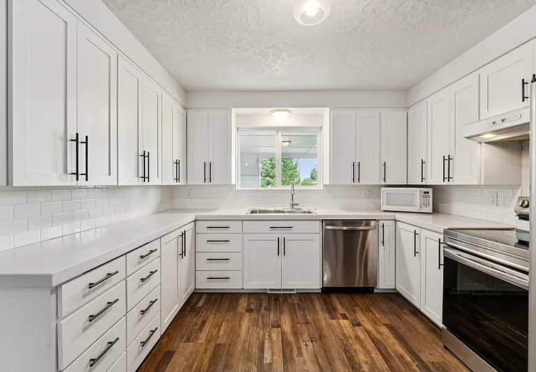 10996 Willis Rd — Photo 3