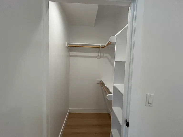 6401 1/2 Odessa Ave — Photo 15