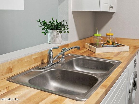 5th image of 3929 Mission Dr Unit 1