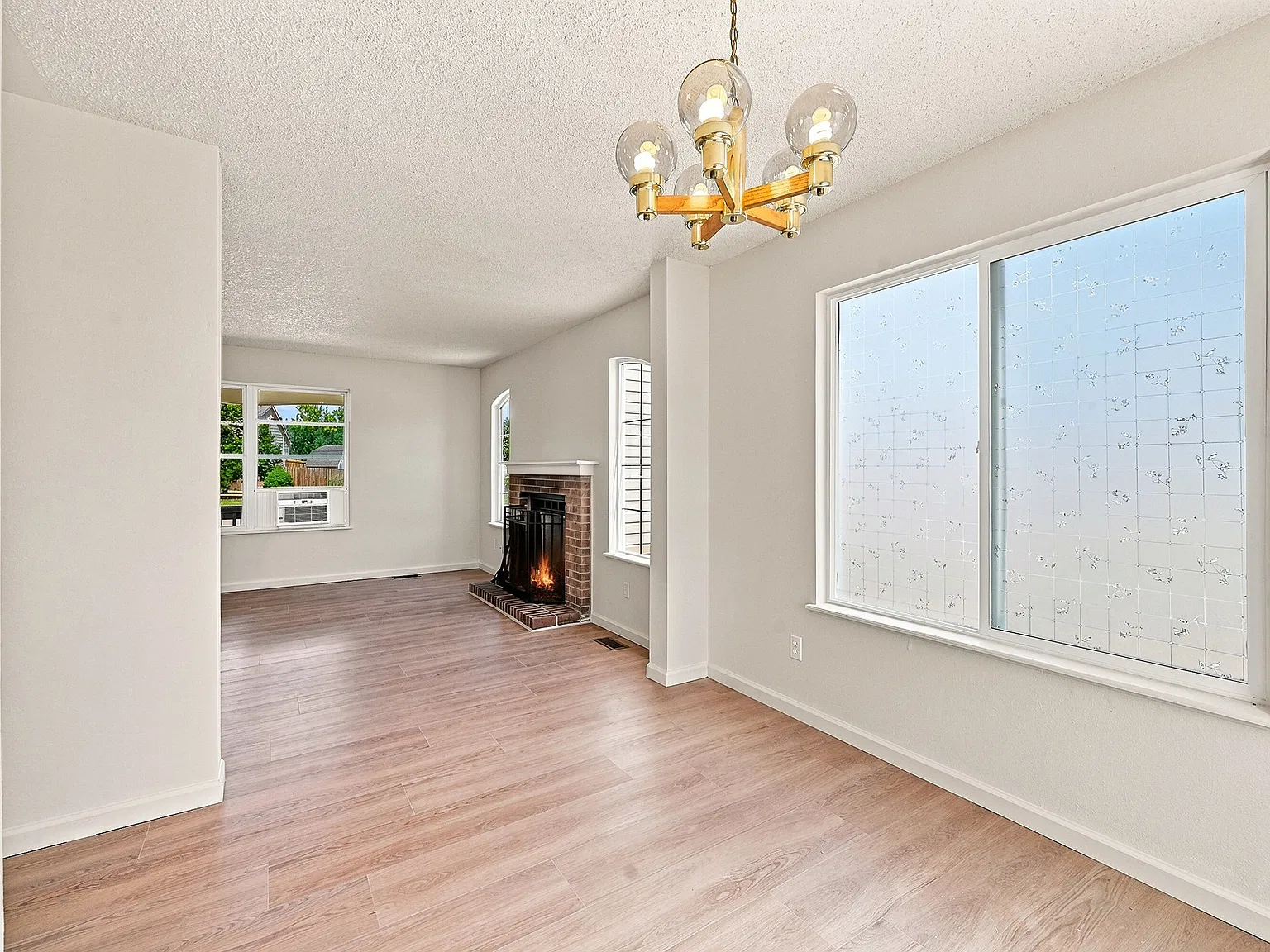 3 bed, 2.5 bath, 1735 sqft, $2,400 — Photo 3