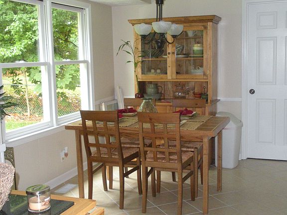 Kitchen Breakfast Area