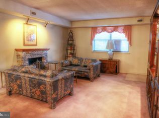 16 Township Line Rd APT D1, Elkins Park, PA 19027