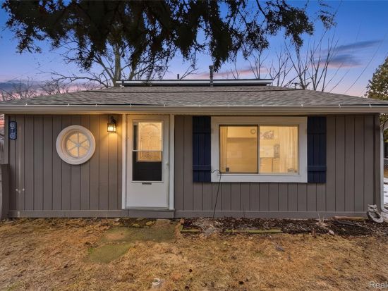 875 Scott Lake Rd, Waterford, MI 48328