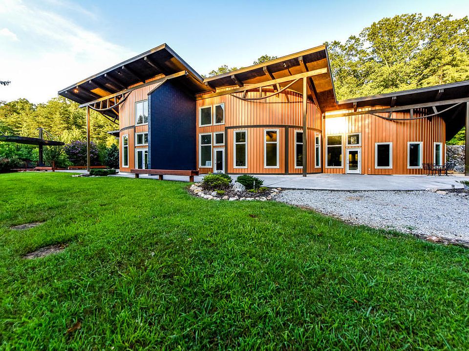 1st image of 321 Norton Xing