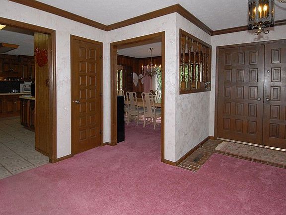 2nd image of 5520 N Arlington Ave