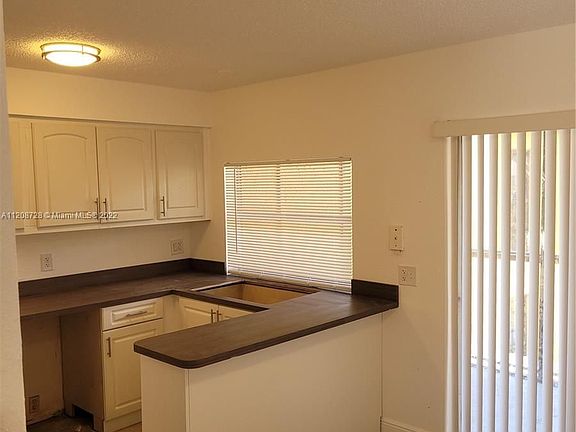 2nd image of 4509 Treehouse Ln #F