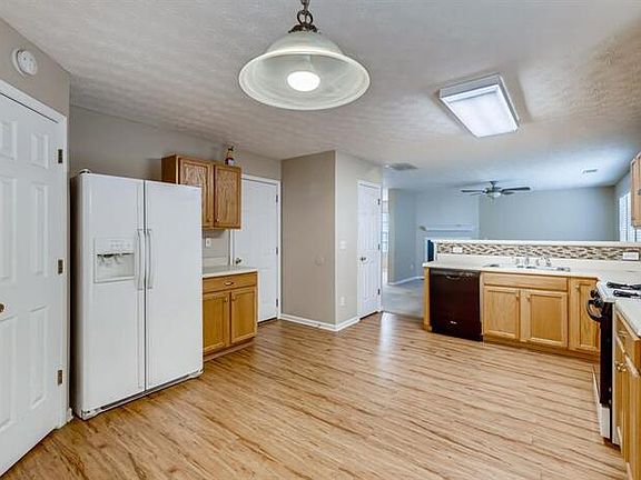 2nd image of 177 Village Trl