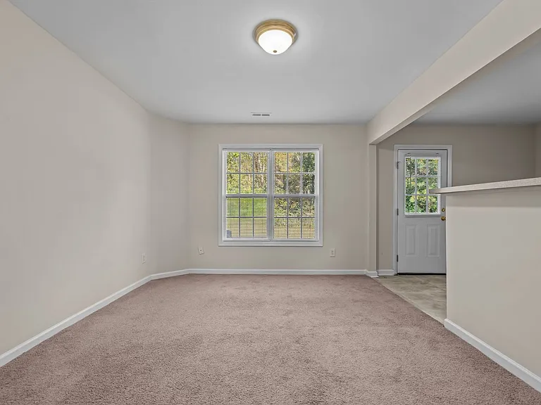 408 Anna St — Photo 9