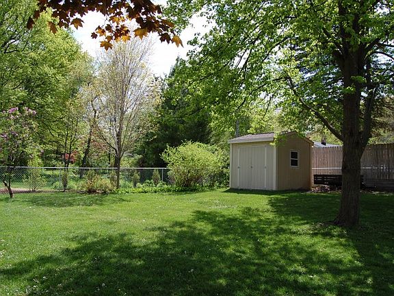 3rd image of 714 Decker Dr