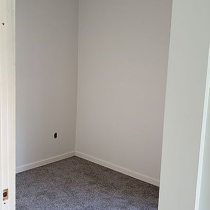 4th image of 216 Thompson St