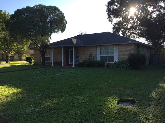 3rd image of 501 Portage Ln