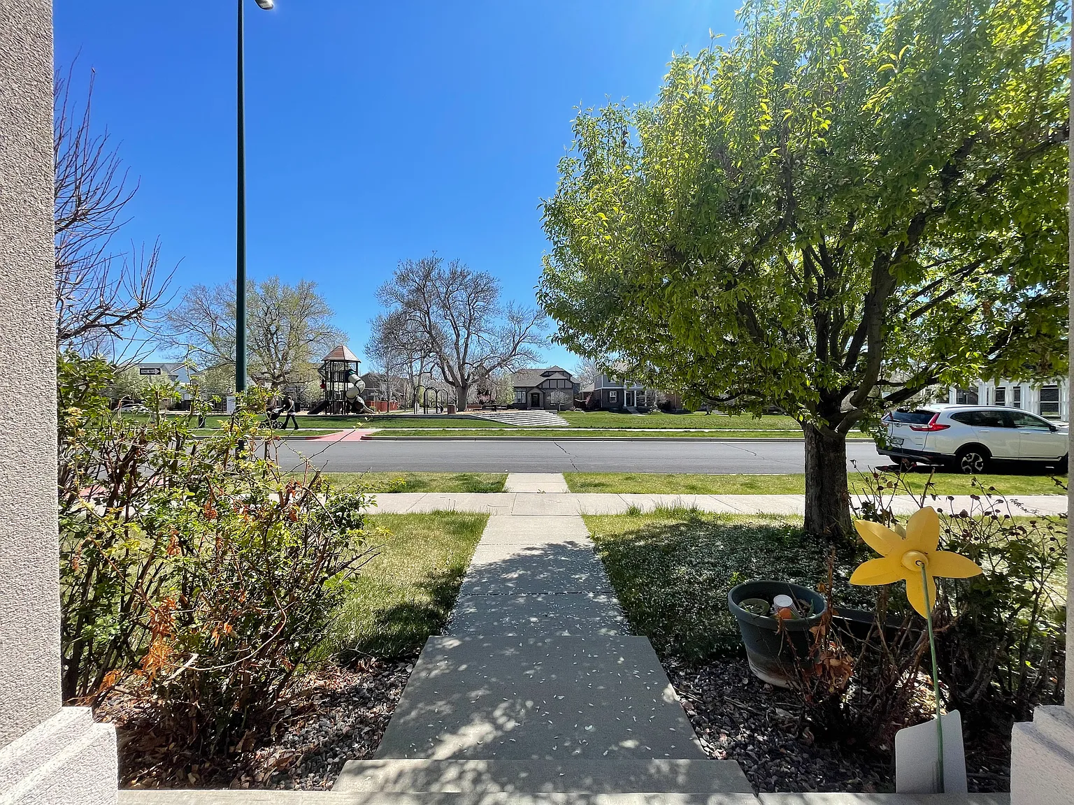 3 bed, 2.5 bath, 2100 sqft, $3,200 — Photo 4