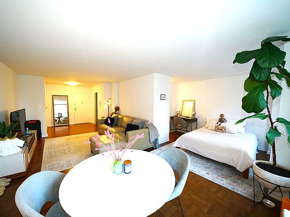 3rd image of 125 E 87th St APT 3E
