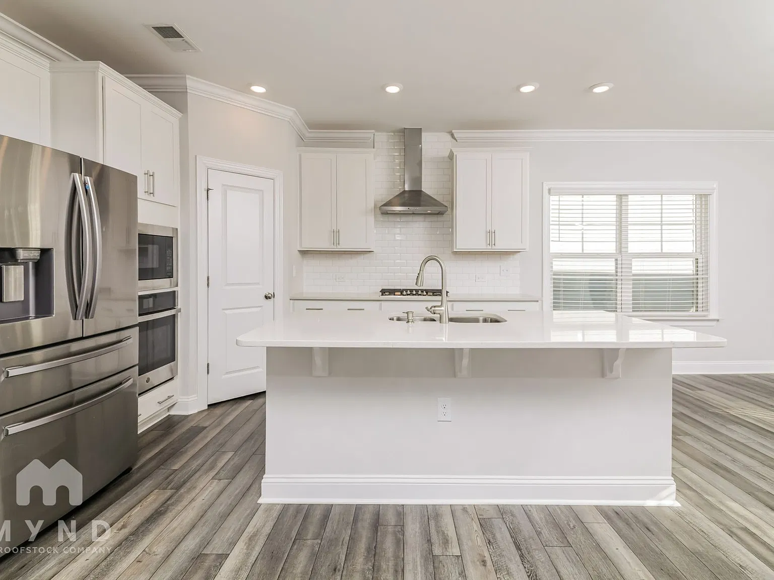 5 bed, 4.0 bath, 3195 sqft — Photo 4