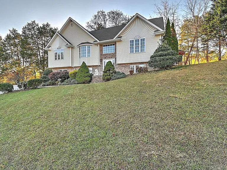 168 Old Mill Ct — Photo 1