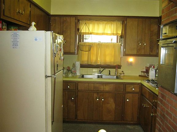 4th image of 1023 S Lombard Ave