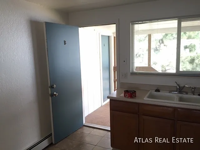 930 Bishop Ct #D — Photo 2