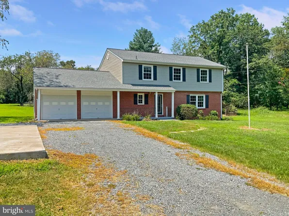 11094 Round Hill Dr, Nokesville, VA 20181