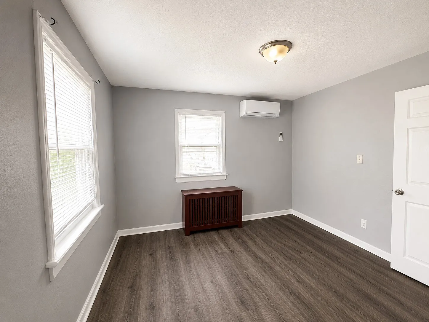 3 bed, $2,100 — Photo 2