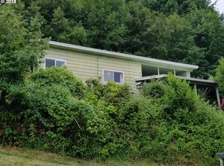 120 Elm Ave, Reedsport, OR 97467