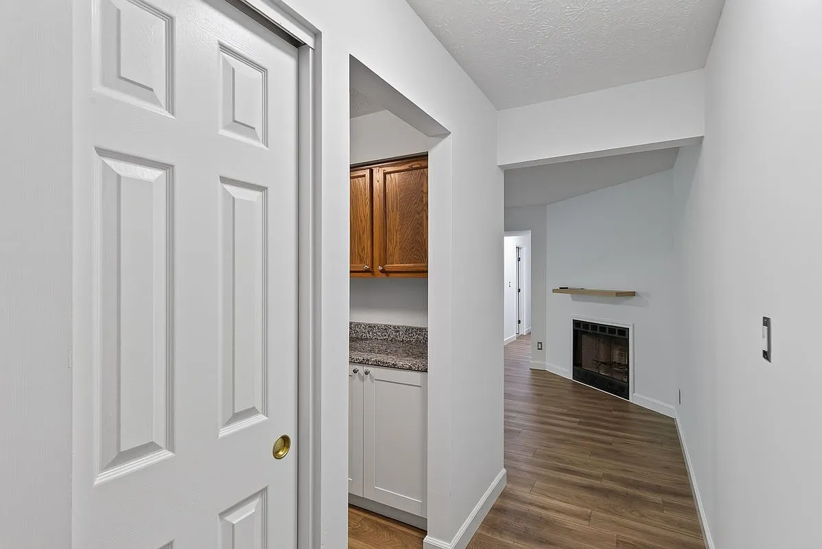 2 bed, 2.0 bath, 1032 sqft, $1,600 — Photo 3