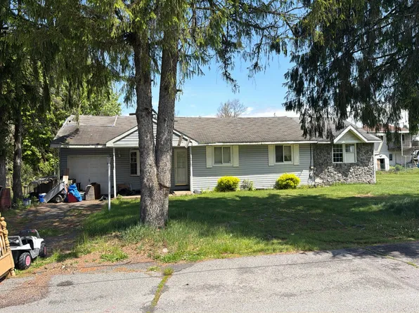 555 Westwood Ln, Frackville, PA 17931