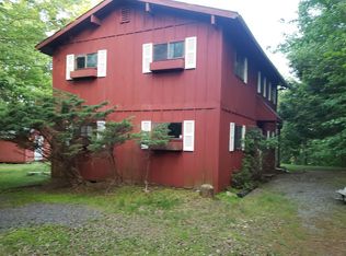 206 Cedar Dr, Long Pond, PA