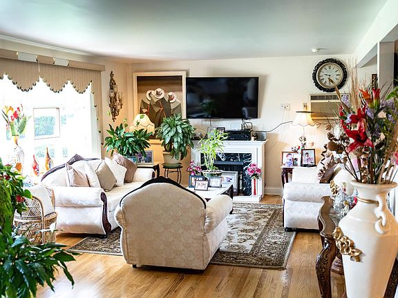 3rd image of 1211 Helen Dr
