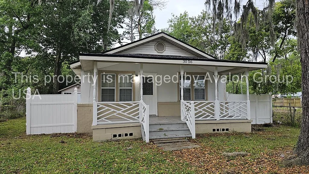 3 bed, 948 sqft, $1,225 — Photo 1