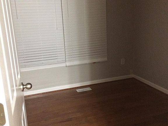 2nd bedroom--10 X 10